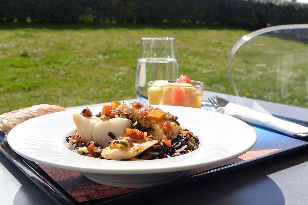 Hotel Kyriad La Rochelle Centre Ville Ресторант снимка