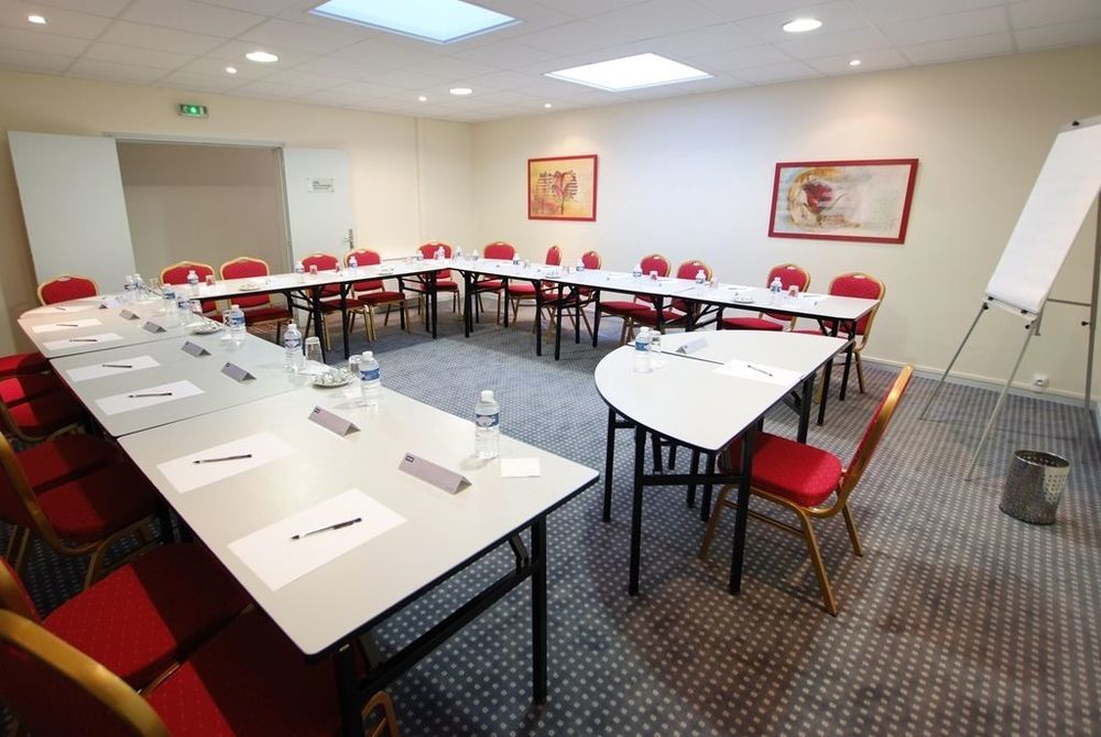 Hotel Kyriad La Rochelle Centre Ville Съоръжения снимка