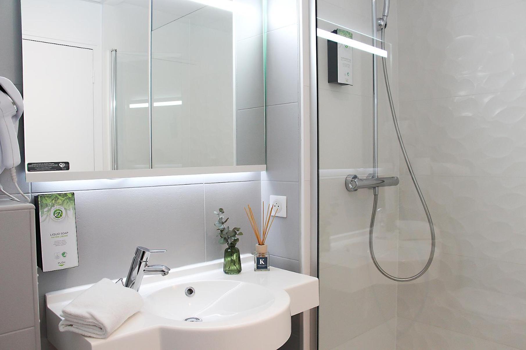 Hotel Kyriad La Rochelle Centre Ville Екстериор снимка