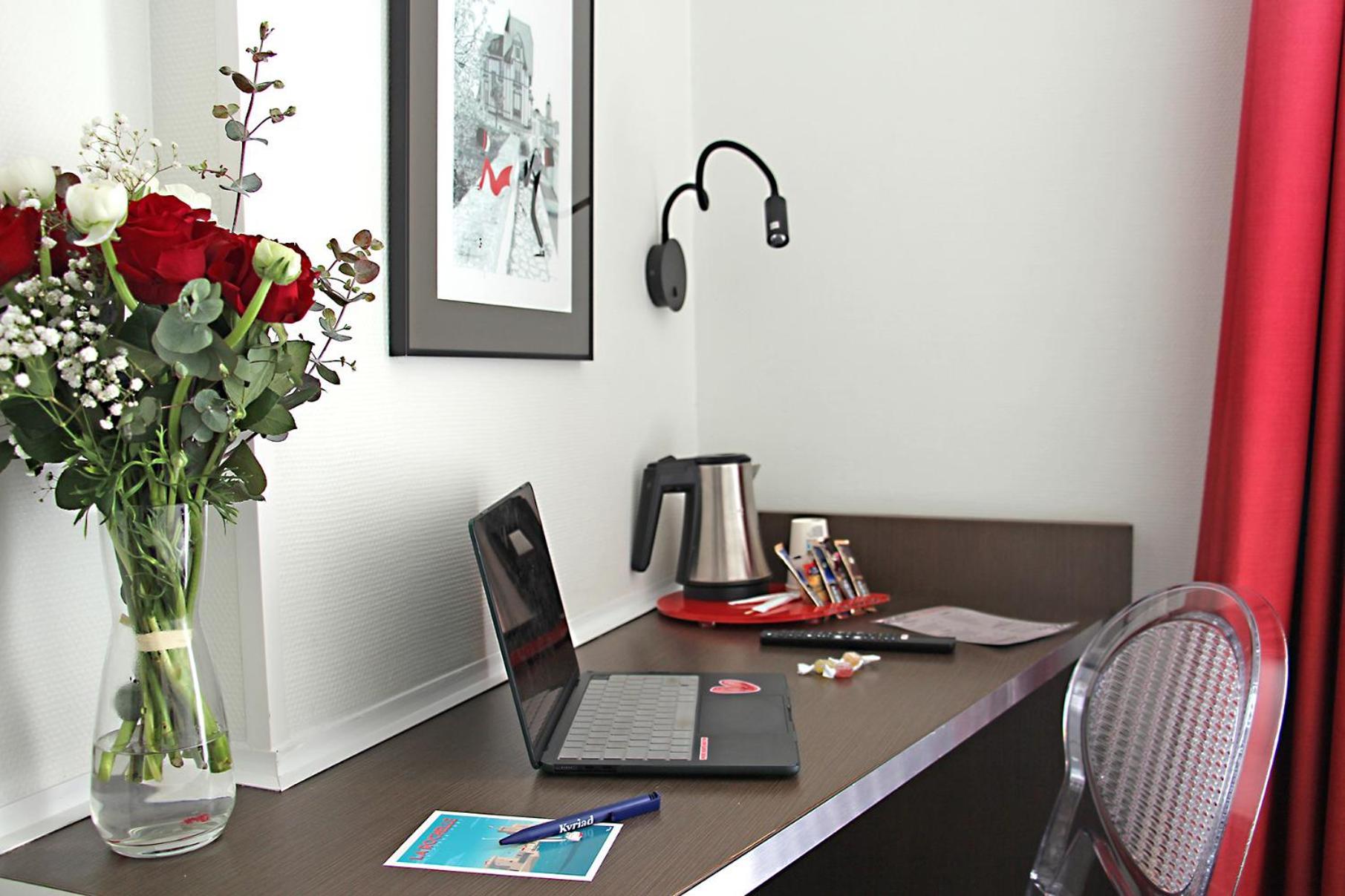 Hotel Kyriad La Rochelle Centre Ville Екстериор снимка