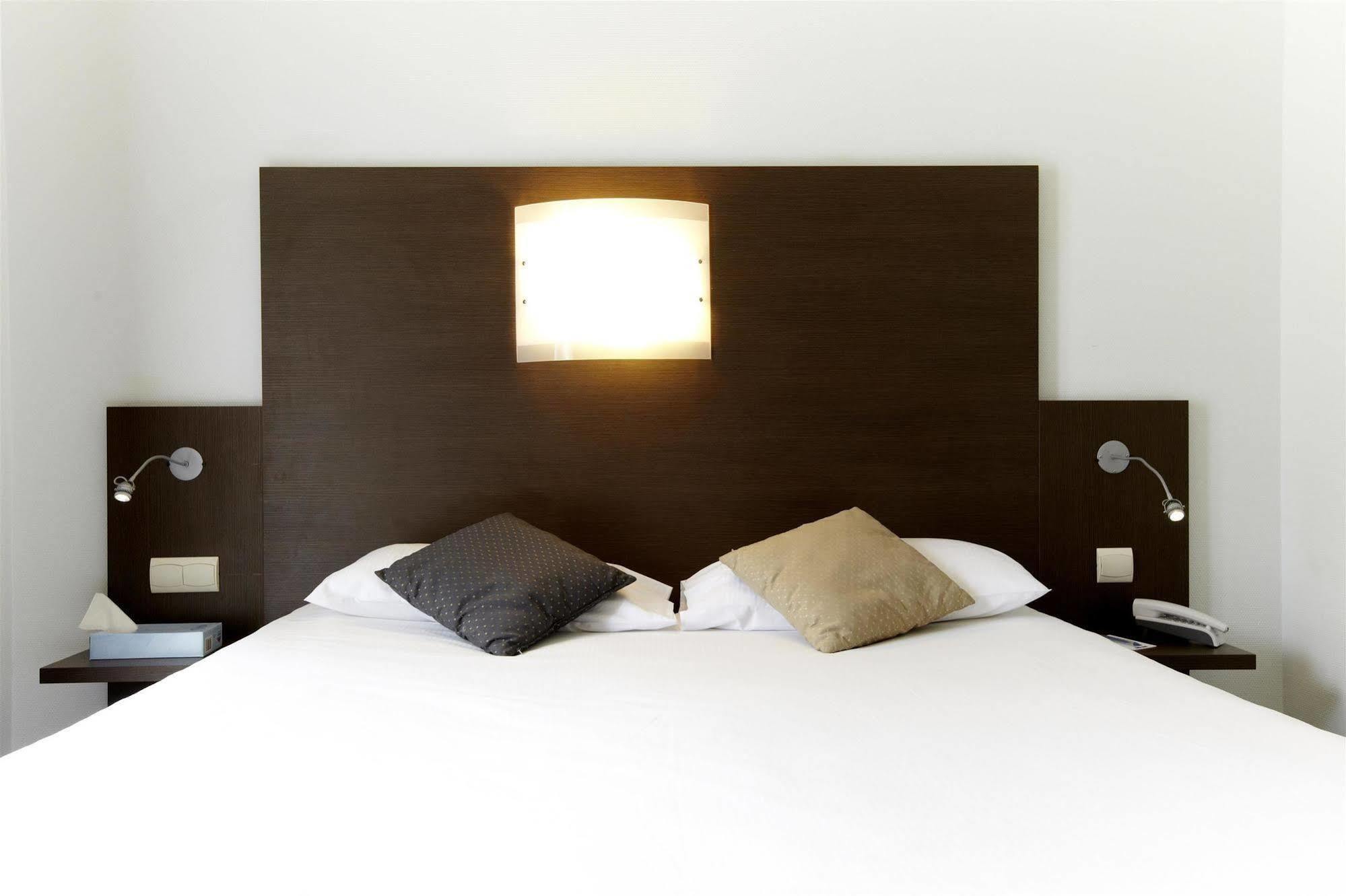 Hotel Kyriad La Rochelle Centre Ville Екстериор снимка